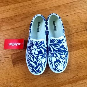 Bucket Feet Wild Flower Strokes